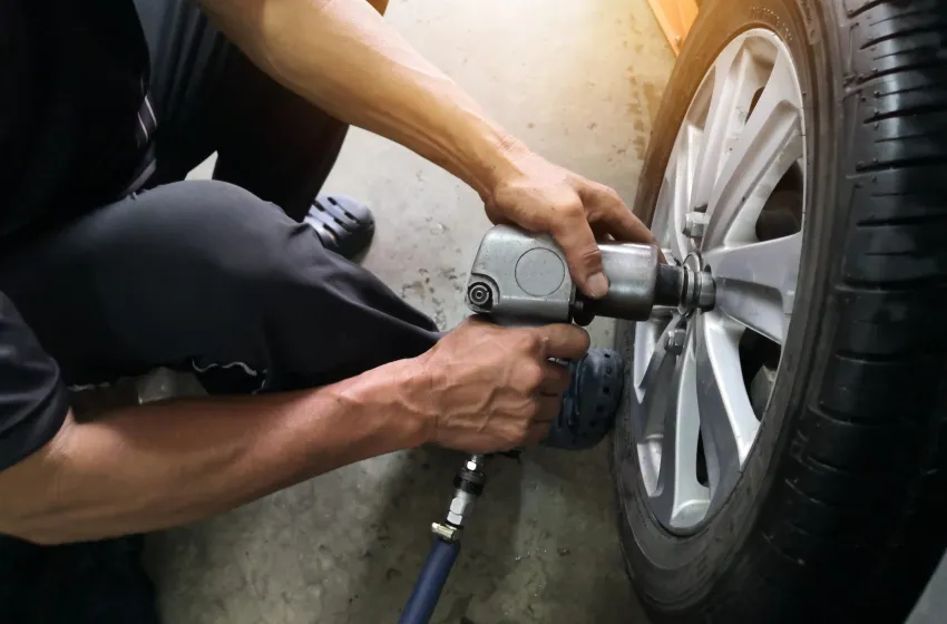 Tire changing service​ in Tholozan Ave